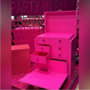 Valentino beauty limited gift box 2024 Christmas
